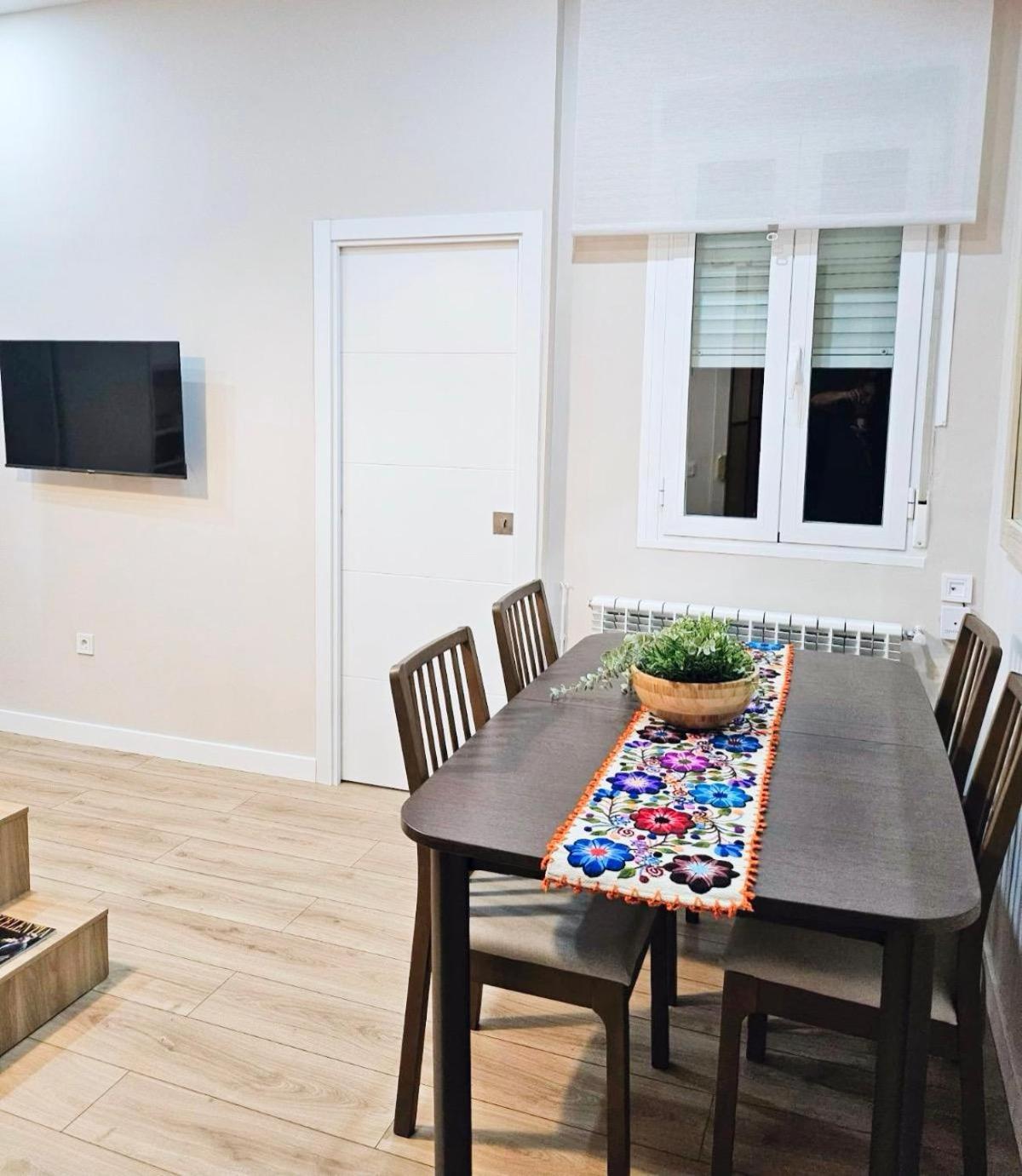 Acogedor Apartamento En Atocha By Bebalmy Madrid Buitenkant foto