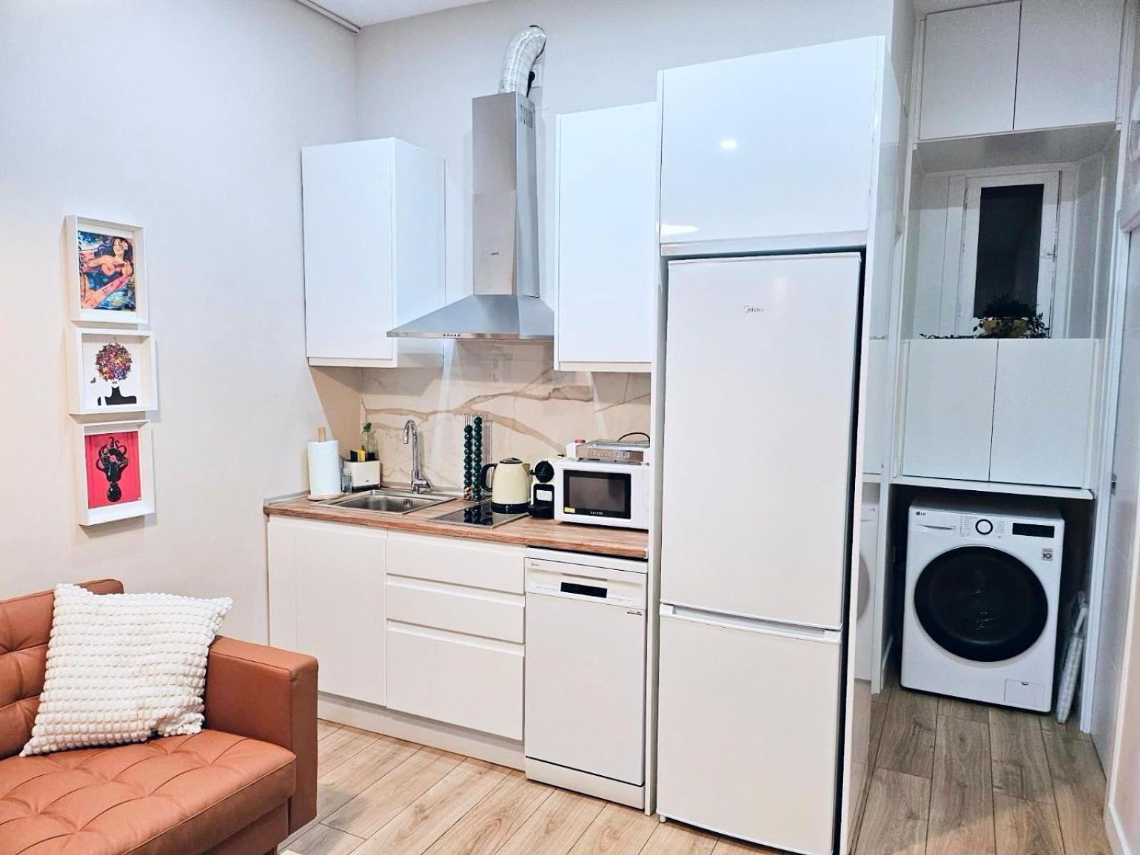 Acogedor Apartamento En Atocha By Bebalmy Madrid Buitenkant foto