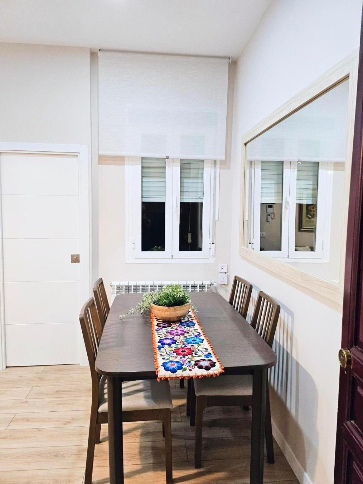 Acogedor Apartamento En Atocha By Bebalmy Madrid Buitenkant foto