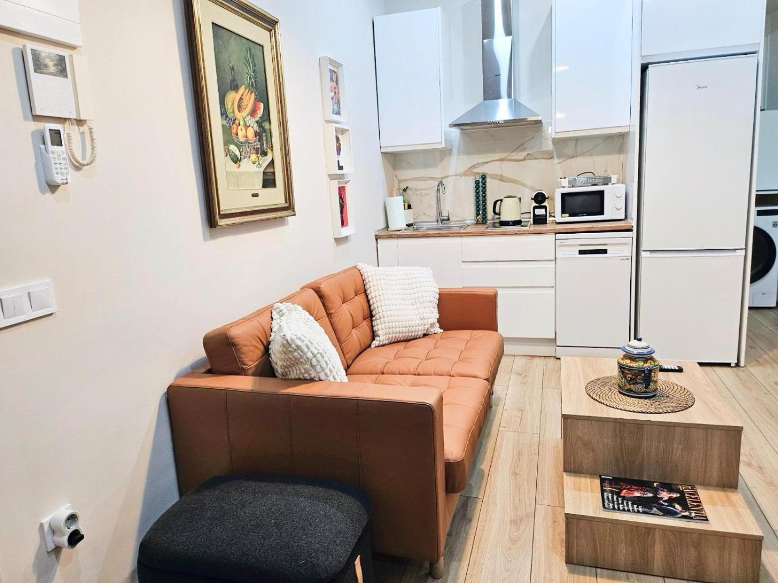 Acogedor Apartamento En Atocha By Bebalmy Madrid Buitenkant foto